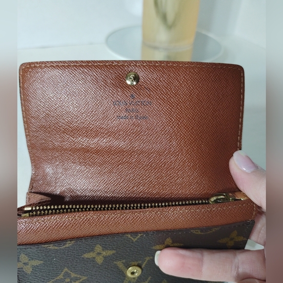 Louis Vuitton Compact Monogram Sarah Wallet - Picture 2 of 15